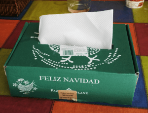La caja de huevo campero edición Navidad se convierte en un servilletero